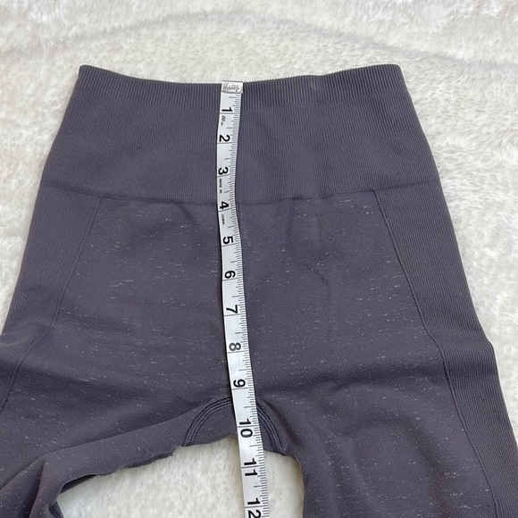 lululemon Free to Flow Crop (17") Magnum/White Size 2 - Picture 8 of 9